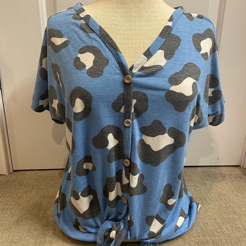 Boutique Animal Print Top w/Adjustable Tie Medium